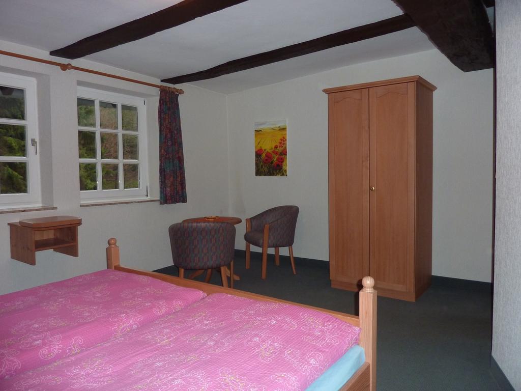 Hof Guttels Waldgasthof Ferienpension Rotenburg an der Fulda Exterior foto